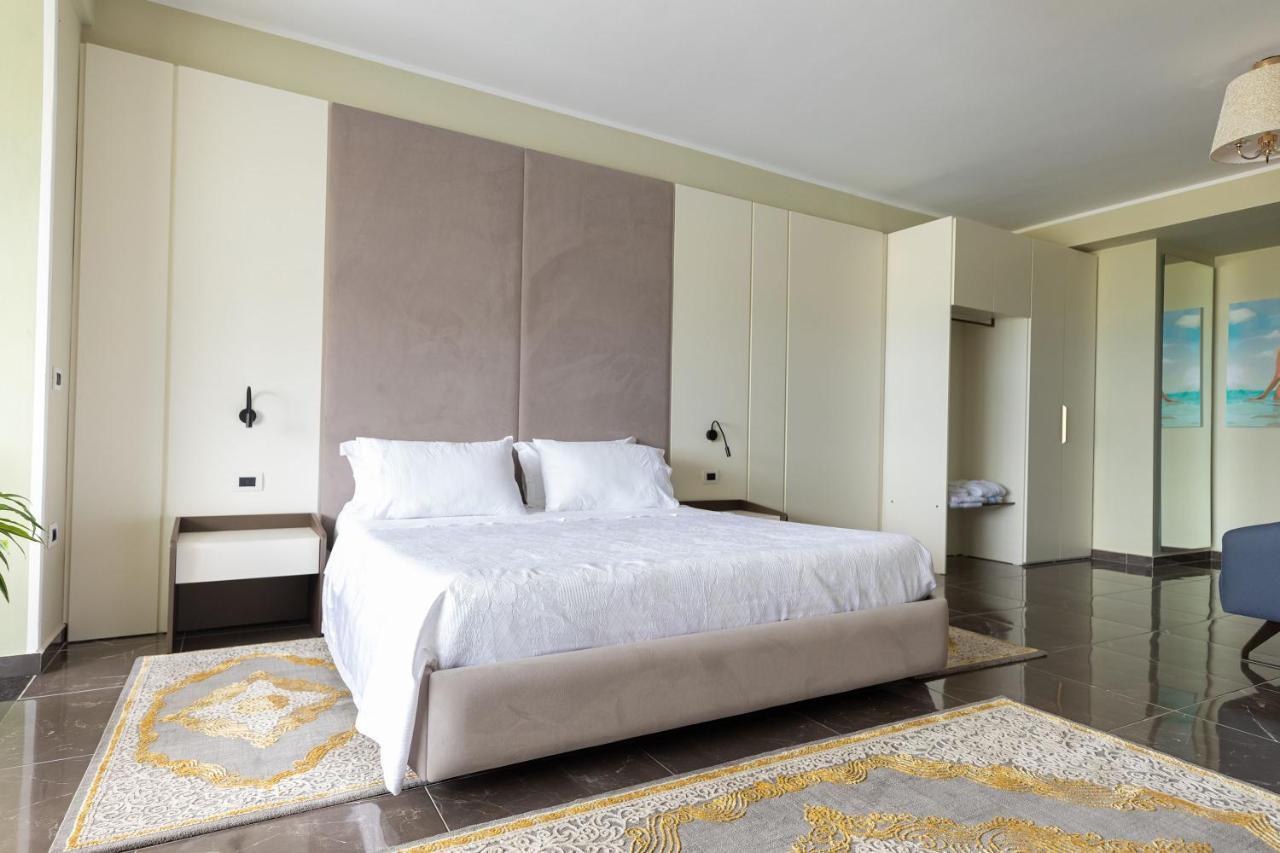 Hotel Pirro Vlore Exterior photo