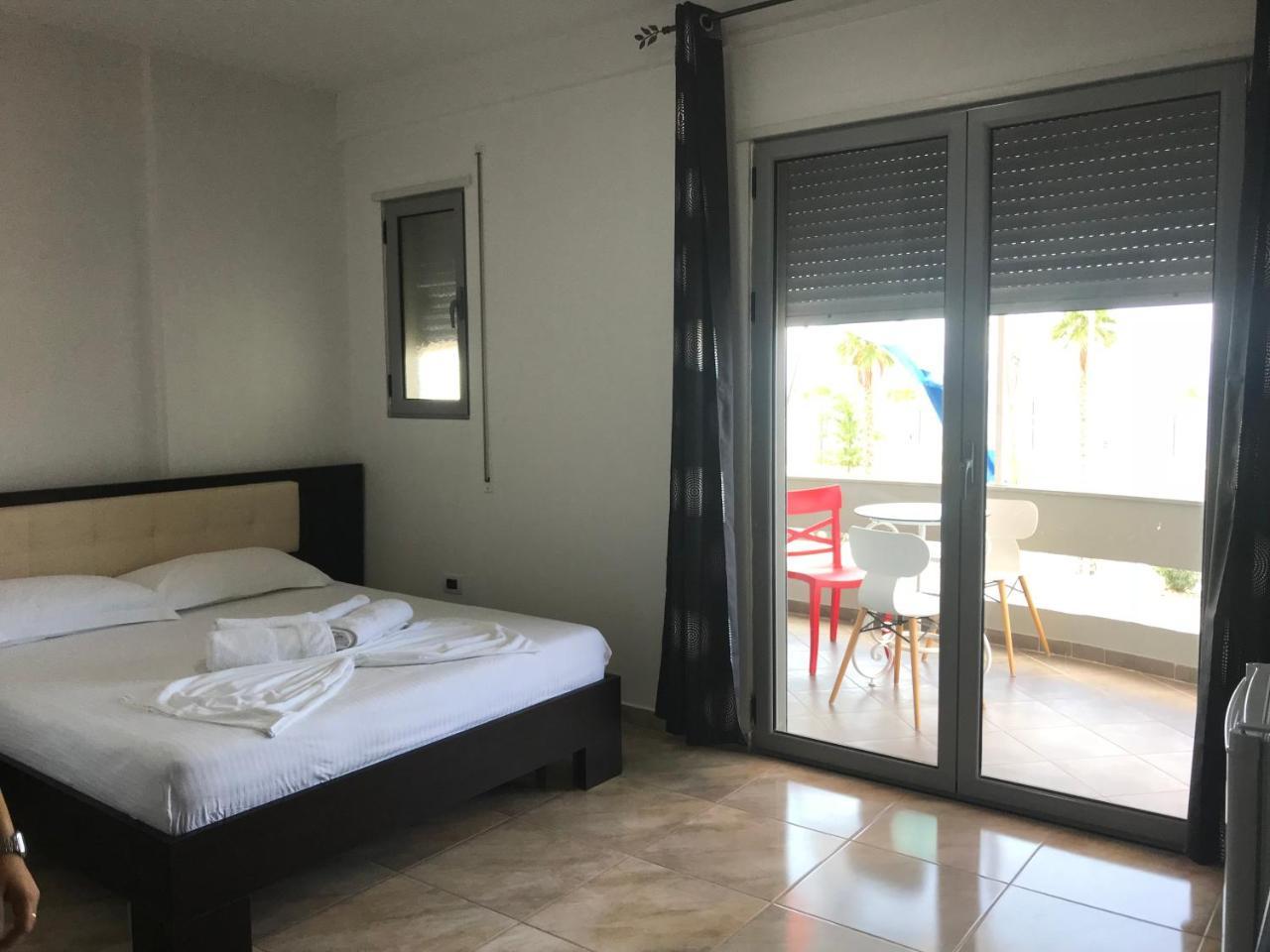 Hotel Pirro Vlore Exterior photo